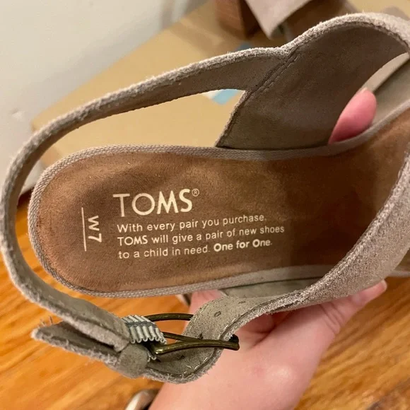 TOMS Sandals - Picture 3 of 6